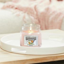Yankee Candle Medium Scented Jar Candle - Sunkissed Blooms