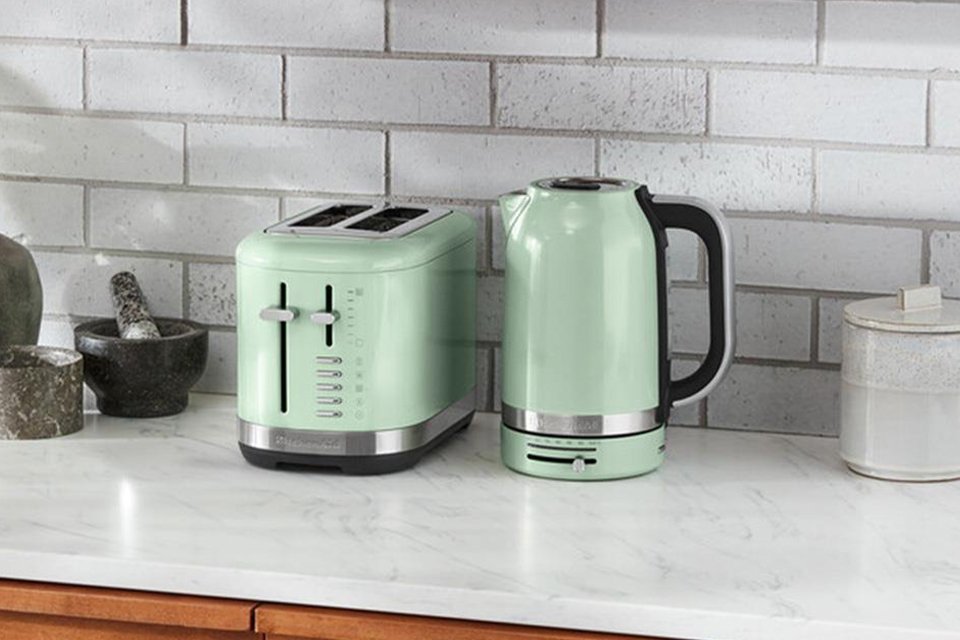 Essentials perfectly paired. Discover matching kettles and toasters to elevate your morning routine.
