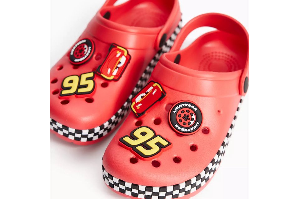 Sandals & flip flops.