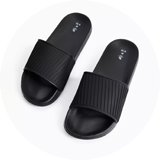 Sandals & flip flops.