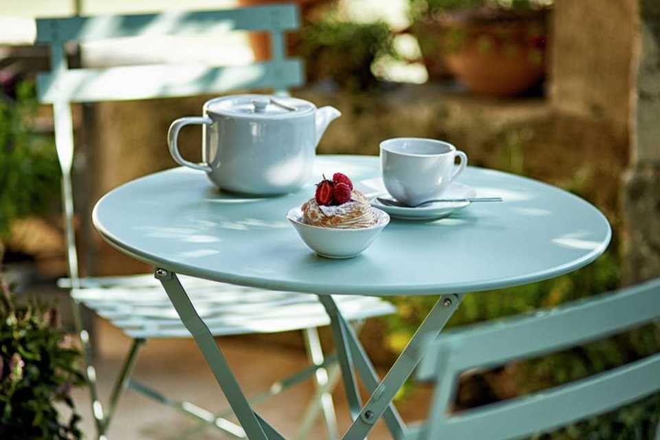 Argos balcony table and discount chairs