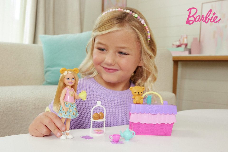 Chelsea Barbie. Chelsea and her friends encourage imaginations and make new discoveries.