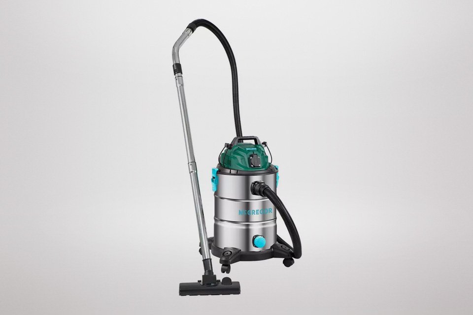 McGregor 30L wet and dry cleaner with power take off.