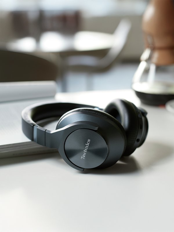 Save on selected headphones with code RED10, RED20, RED30 or RED50.