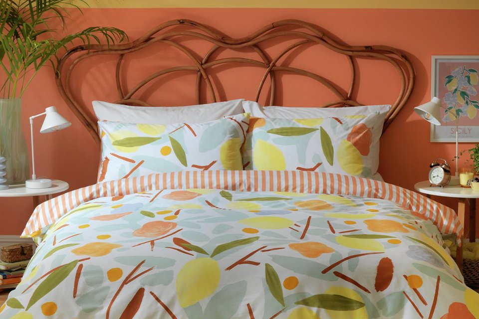 Green velvet palm pat.