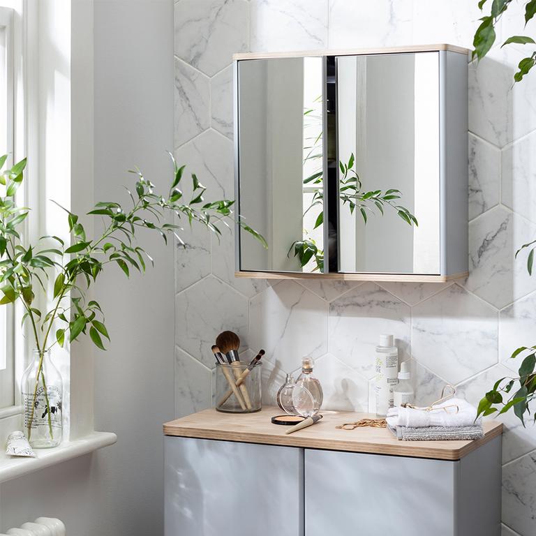 A bathroom mirror with a shelf with grey and natural finish body. 
