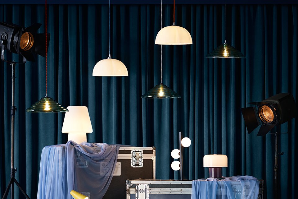 Different types of lighting in a room.