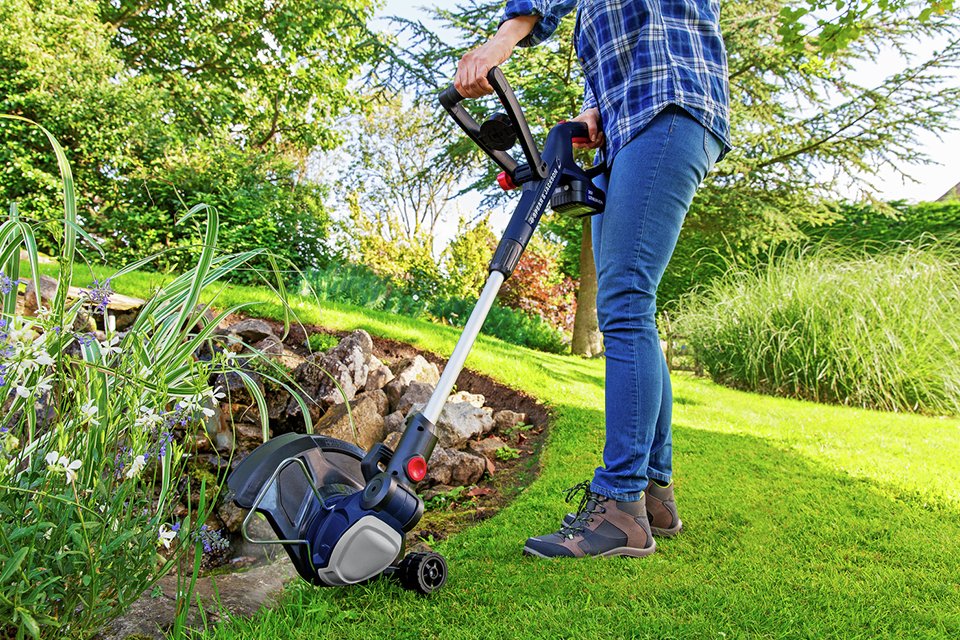 cordless lawn strimmer