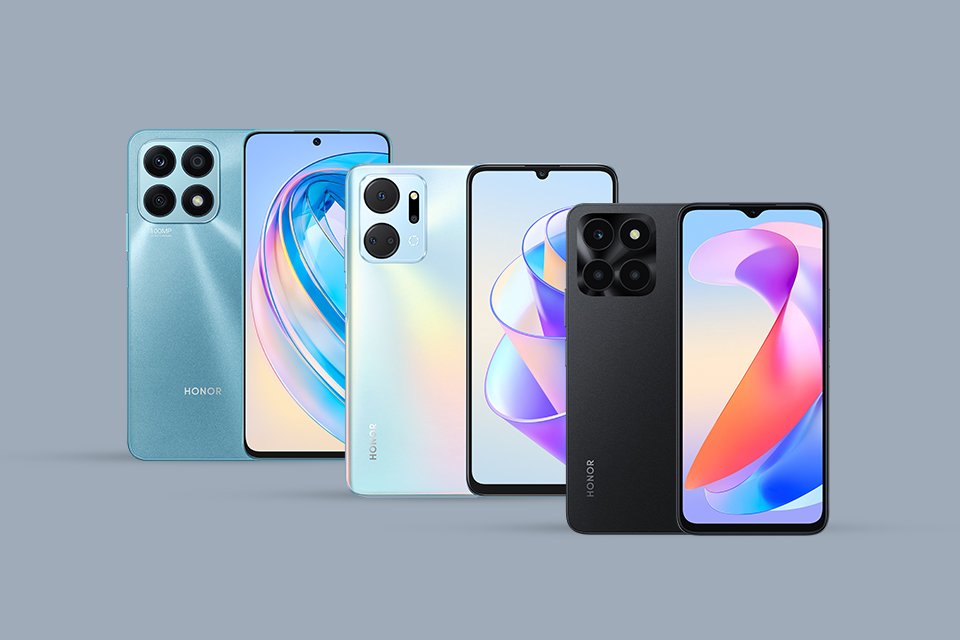 Two HONOR X6a smartphones in cyan and black colour along with a silver HONOR X7a mobile phone.