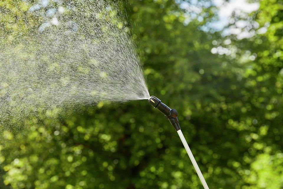 A Gardena 5L comfort pressure sprayer.
