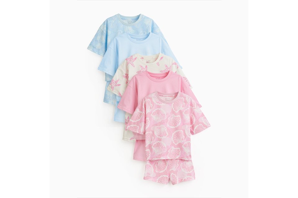 Girls' nightwear.