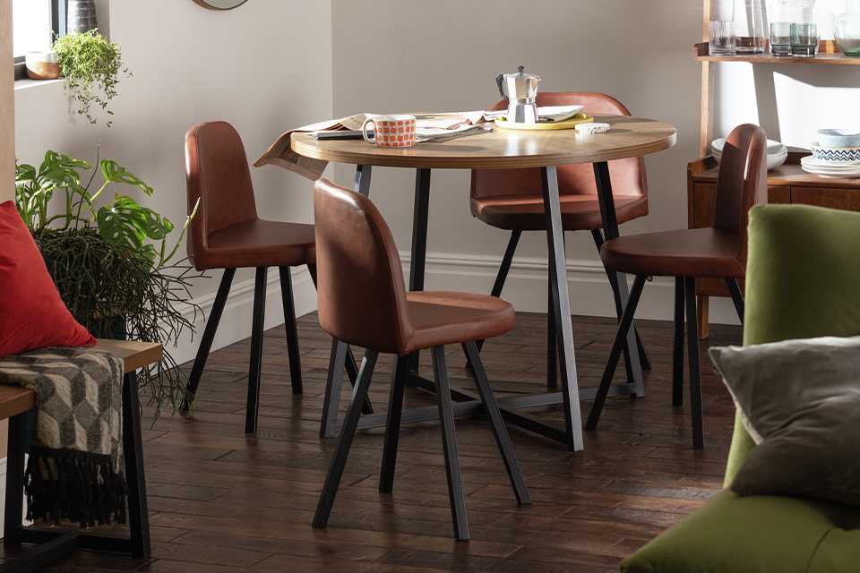 Habitat Nomad oak effect dining table & 4 chairs.