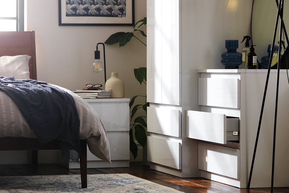 White gloss 3 piece bedroom furniture set.