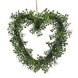 Outfoor faux plant heart for hanging.