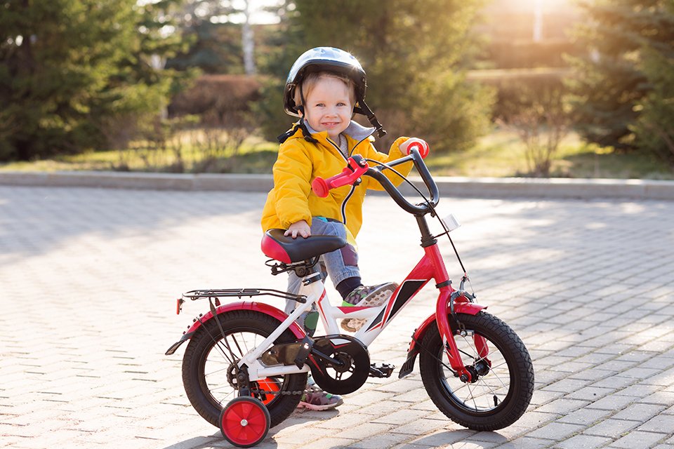 bike with stabilisers for 3 year old boy