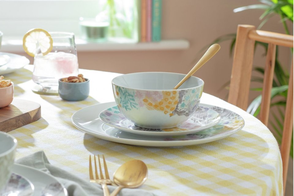 A Habitat floral 12-piece porcelain dinner set.