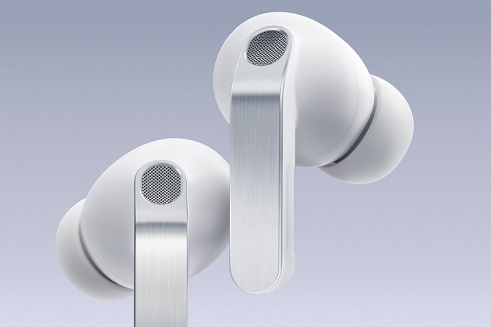 Samsung Galaxy Buds4 Pro in white displayed against a grey background.