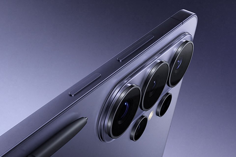 A Samsung Galaxy S26 Ultra smartphone displayed against a grey background.