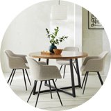 Table & chairs.
