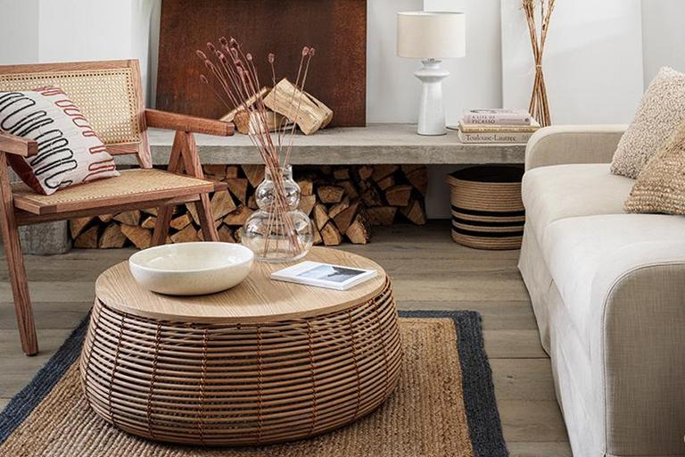 Top 50 mẫu Sofa đang được sử dụng trong phòng nhỏ đẹp nhất đang chờ đón bạn. Hãy chiêm ngưỡng những thiết kế tiện lợi, tinh tế và đa dạng về màu sắc để tìm ra sự lựa chọn hoàn hảo nhất cho không gian của bạn. Đừng bỏ lỡ cơ hội để tạo nên một không gian sống đẹp mắt và thoải mái hơn nhờ vào Sofa.