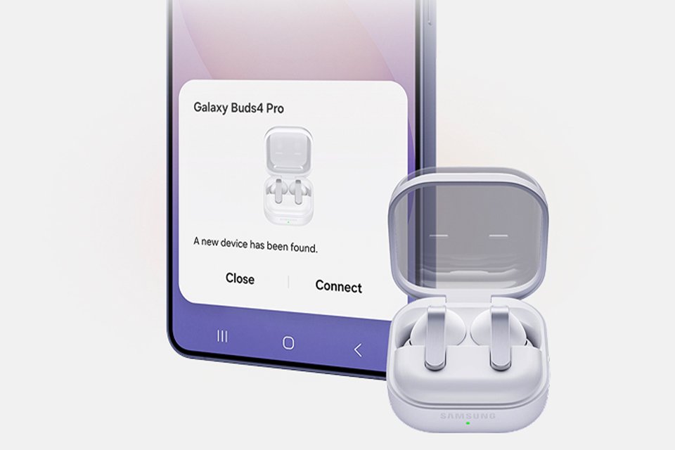Samsung Galaxy smartphone and Buds4 Pro connecting.