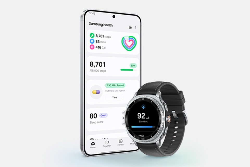 Samsung mobile phone and Galaxy watch displayed demonstrating Auto Switch feature.