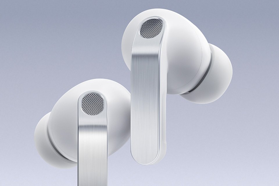 Samsung Galaxy Buds4 Pro in white displayed against a grey background.