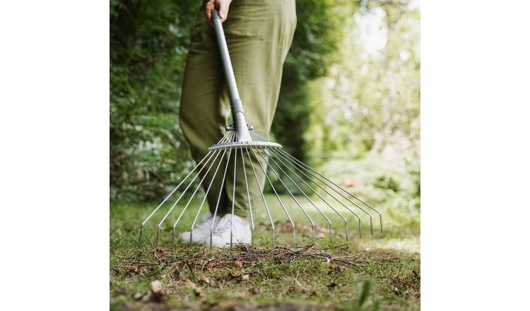 Kent & Stowe Expanding Lawn Rake