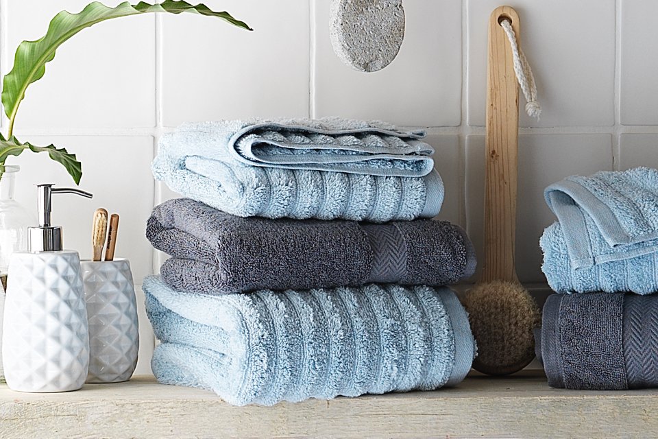 pale blue bath towels