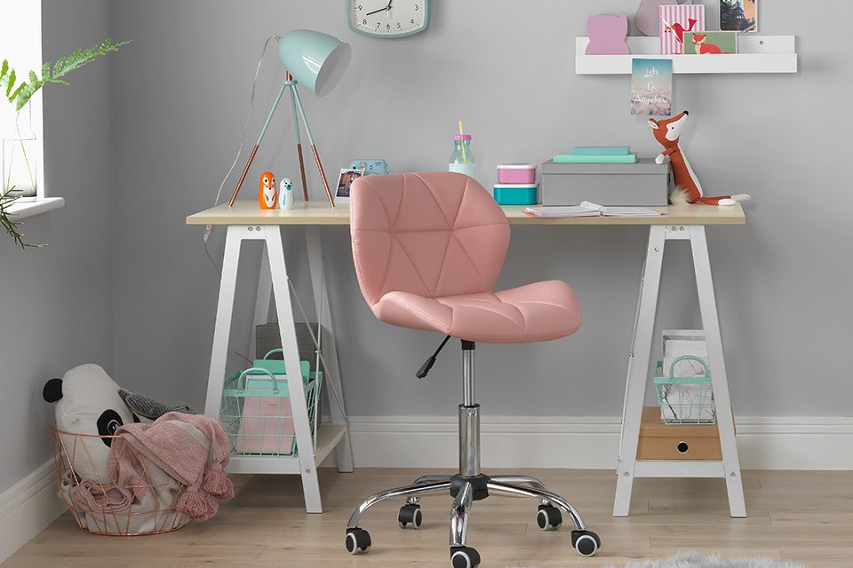 girl bedroom with study table