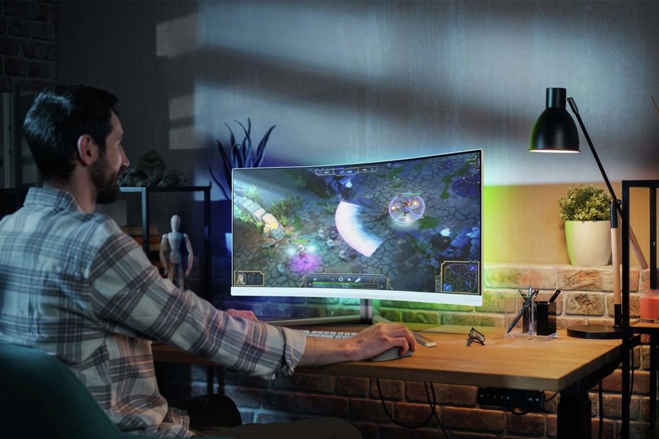 Philips Evnia 34M2C5501A 34 Inch 180Hz QHD Gaming Monitor.