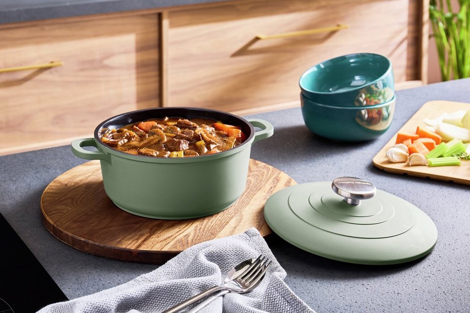 Cookware. Includes roasting dishes, saucepans, casserole pots and more.