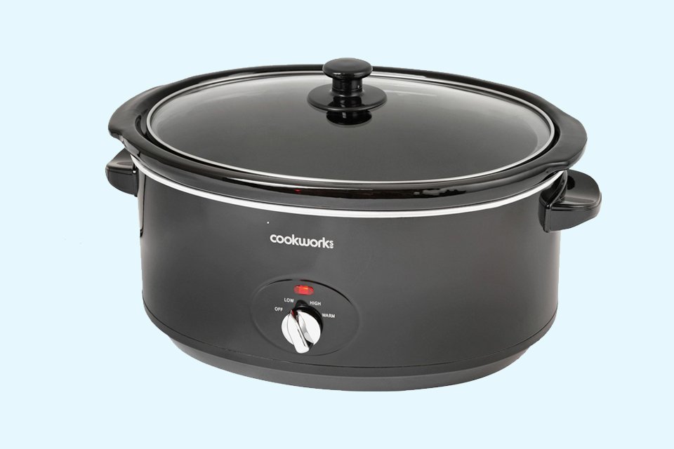 A Black Cookworks 6.5l slow cooker. 