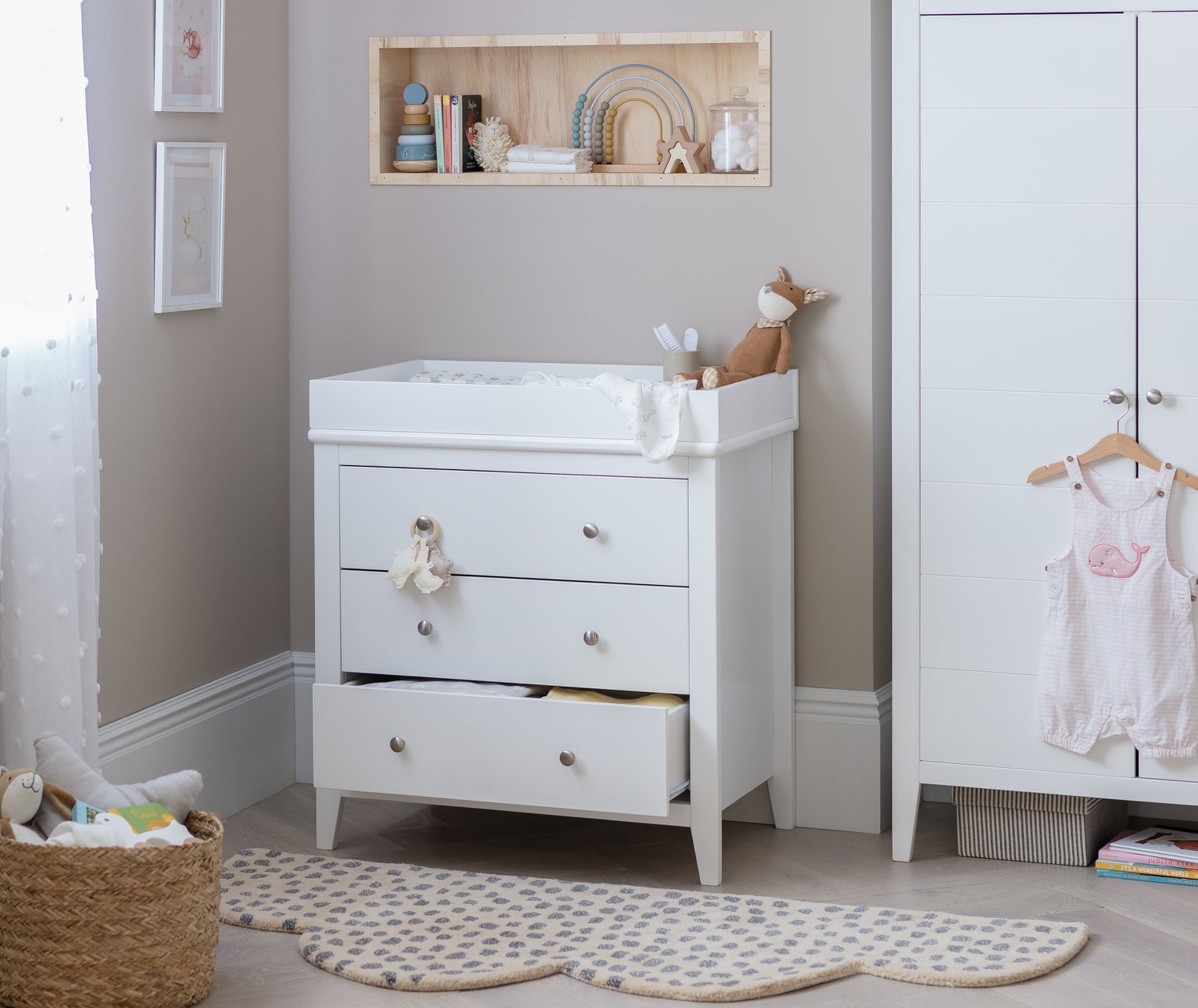 Cuggl Canterbury Nursery Chest Drawer- White 