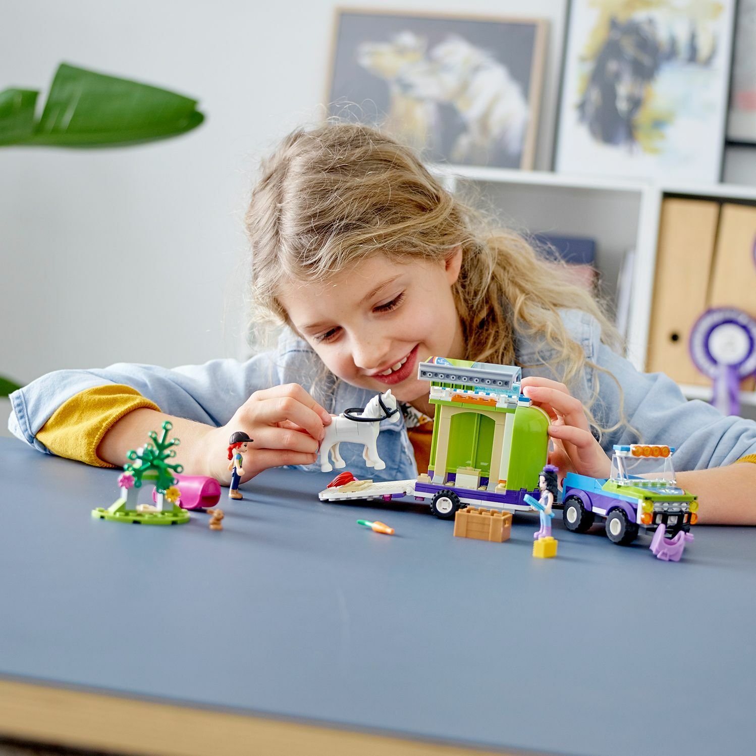 LEGO Friends Mia's Horse Trailer Stable Toy Review