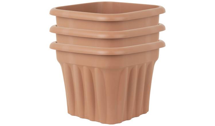 Square plastic deals plant pots