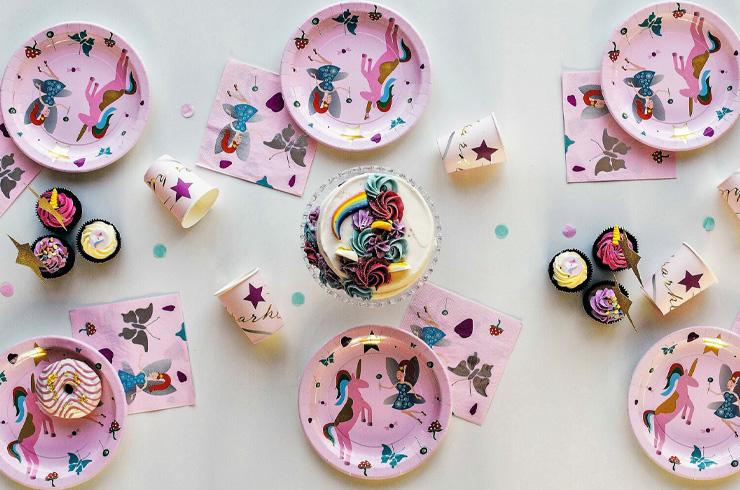 Themed party tableware.