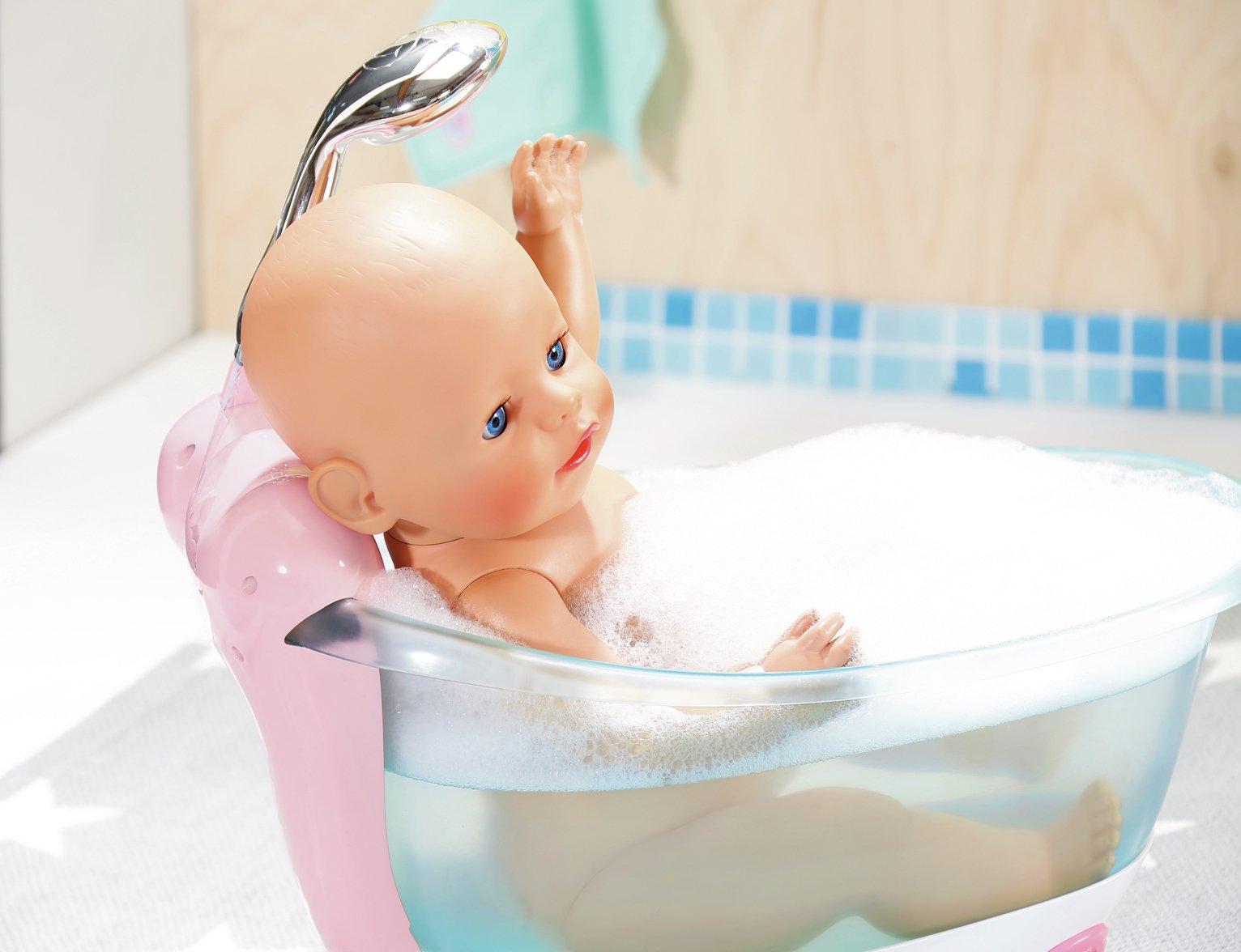 Baby Born Interactive Bath And Shower : BABY born Interactive Bathtub Review - Stopping at Two / By purchasing your child as a gift for such a bath, you will make the process of caring for his toy baby even more interesting and exciting and fill it with new amazing emotions.