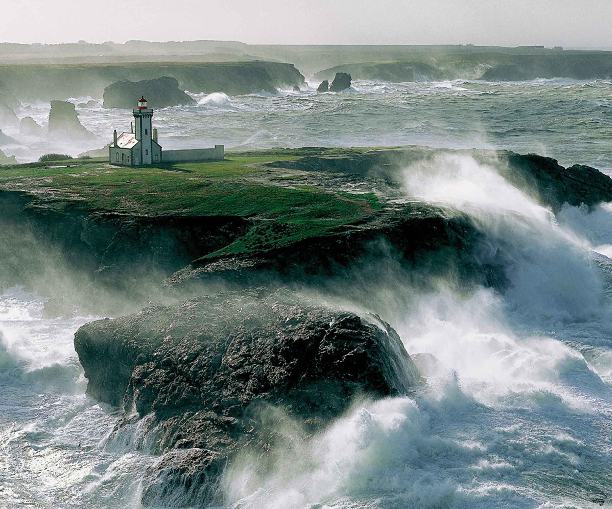 Innova Philip Plisson Lighthouse Glass Wall Art - Green