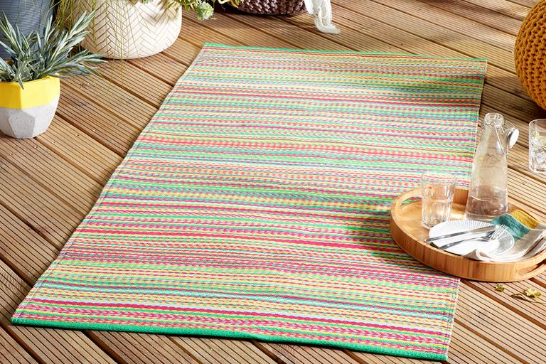 Picnic blankets & rugs. Spread out on the lawn for a spot of lunch.