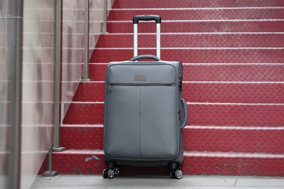 it Luggage Hard Large Expandable 8 Wheel Suitcase - Marble Effect.