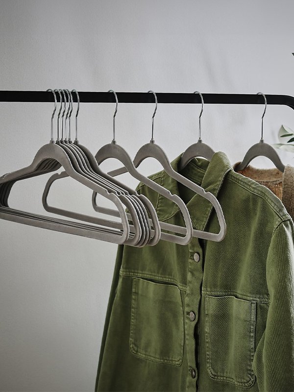 Laundry accessories. Pegs, extra clothes hangers and more.