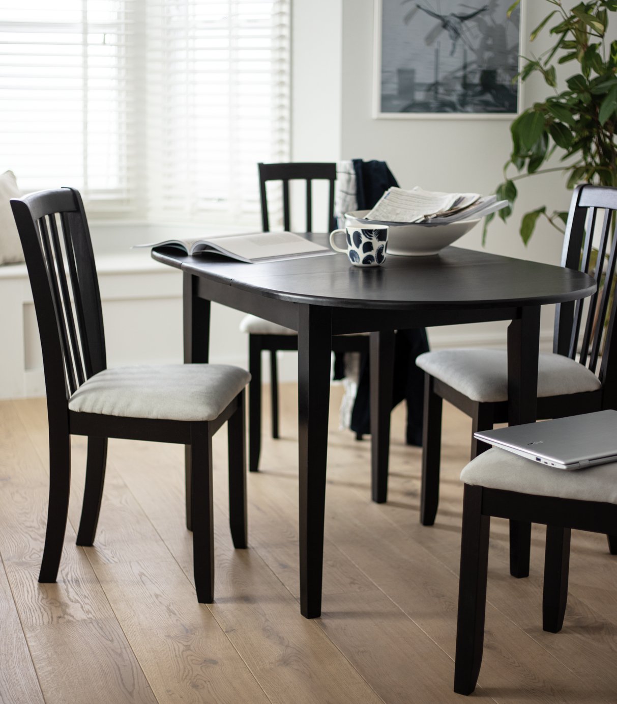 Argos Home Banbury Extending Solid Wood Dining Table - Black