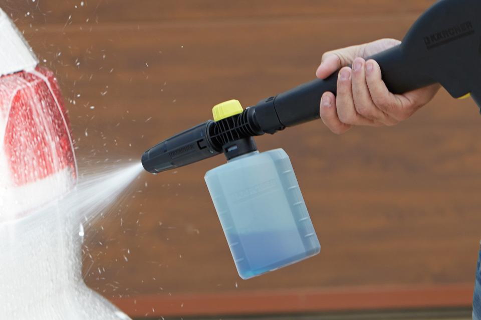 How to use a jet washer.