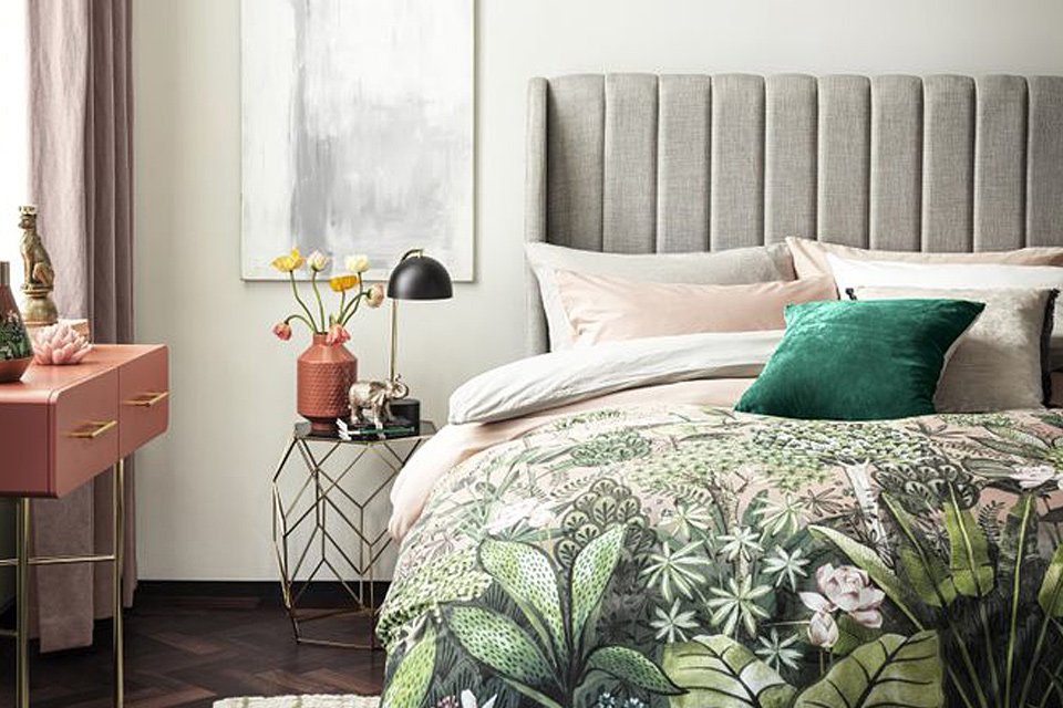 Garden print bedding.