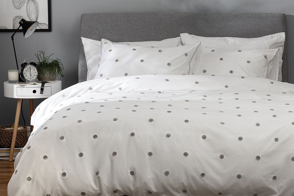 Habitat tufted spot white and grey bedding set.