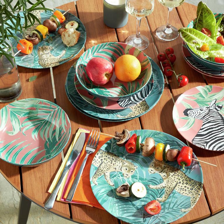 Coolboxes & outdoor dinnerware.