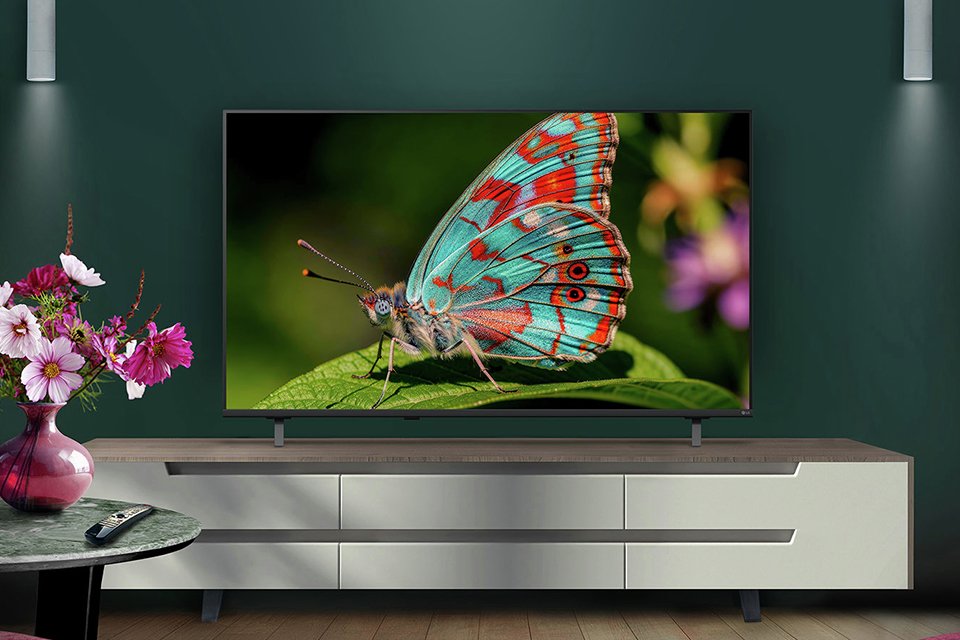 A LG 50 Inch Smart 4K UHD HDR LED Nano AI TV in a living room.