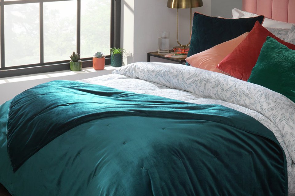 Habitat Agra Super Soft Quilted Throw - Green.