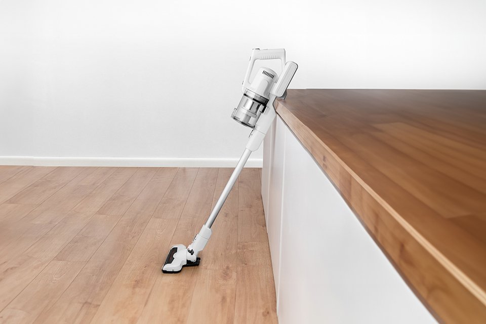 Close-up shot of Bush cordless vacuum cleaner nozzle.